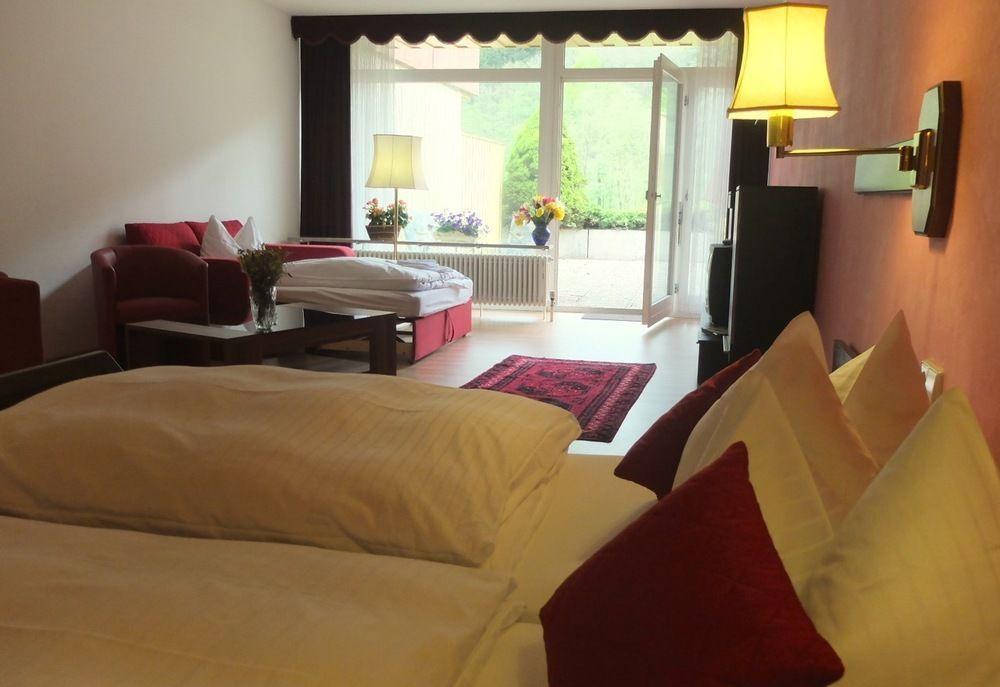 Hotel Valsana Am Kurpark Bad Wildbad Exterior foto