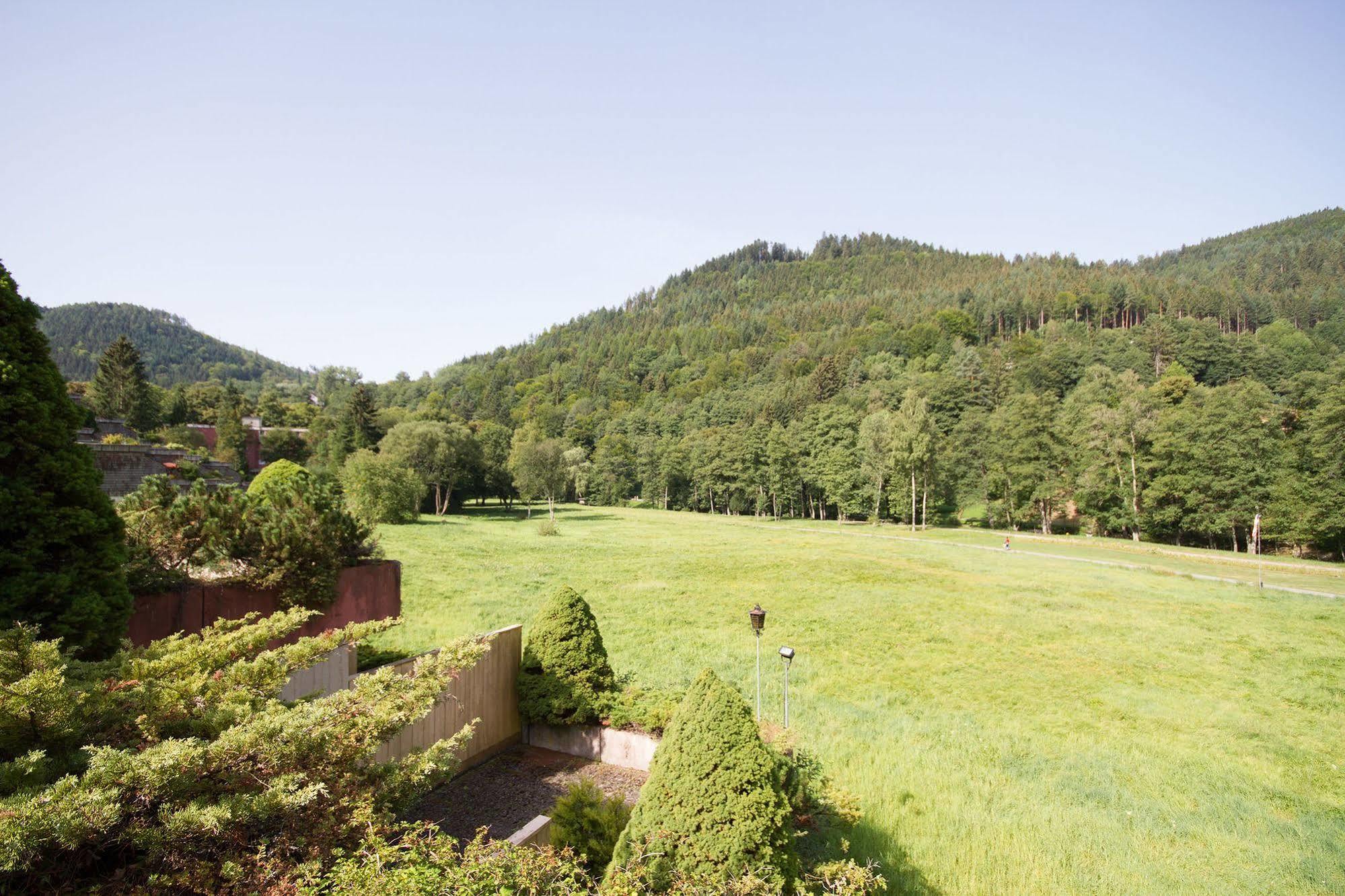 Hotel Valsana Am Kurpark Bad Wildbad Exterior foto