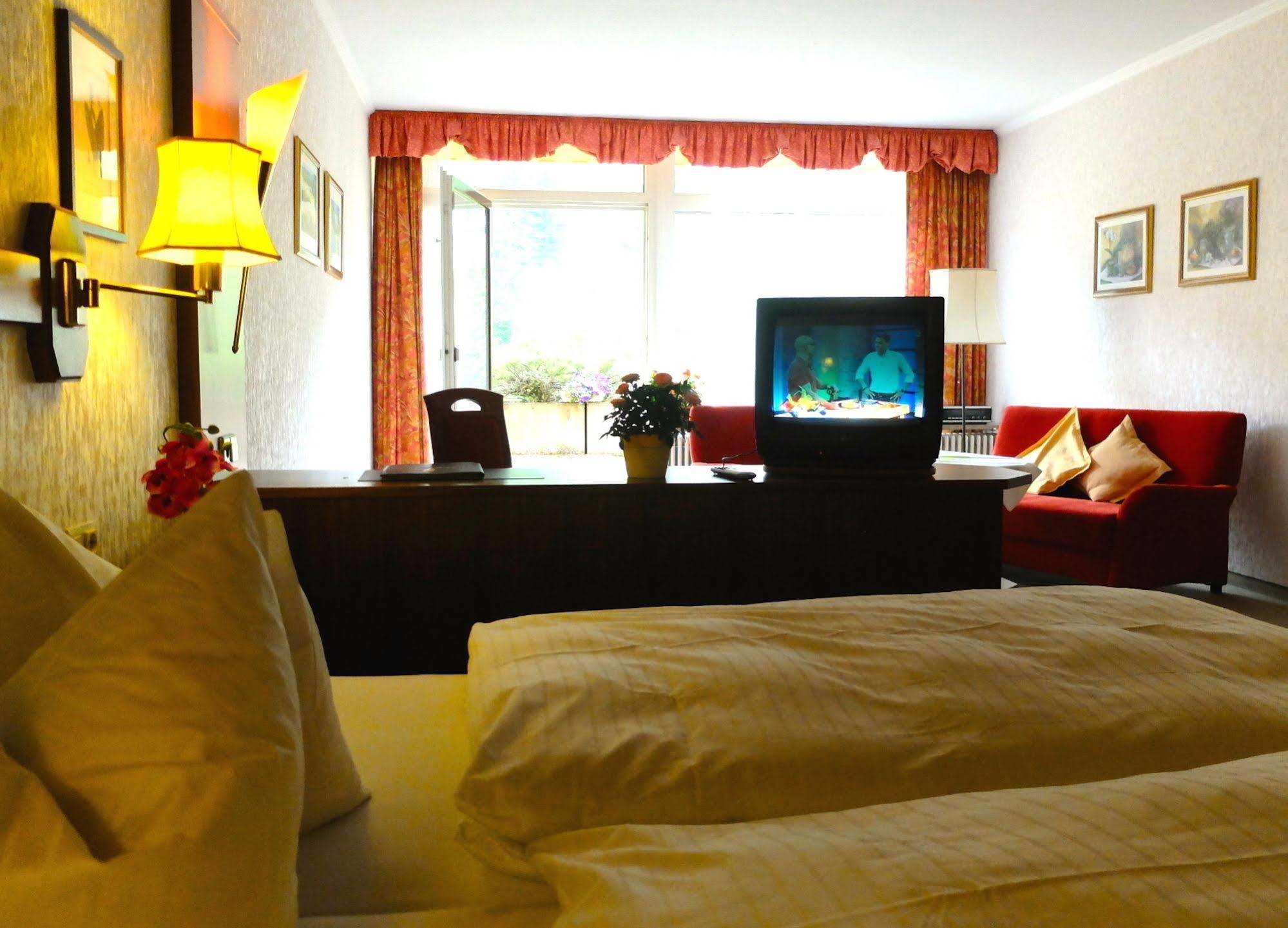 Hotel Valsana Am Kurpark Bad Wildbad Exterior foto